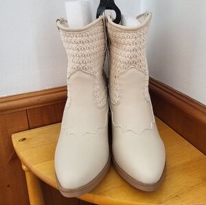 Ardene Cream Crochet-Detail Ankle Booties